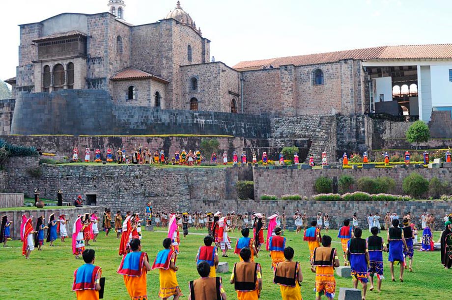 Festividade de Inti Raymi em Qoricancha