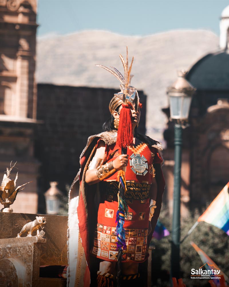 Os incas na praça principal de Cusco durante a festa Inti Raymi.