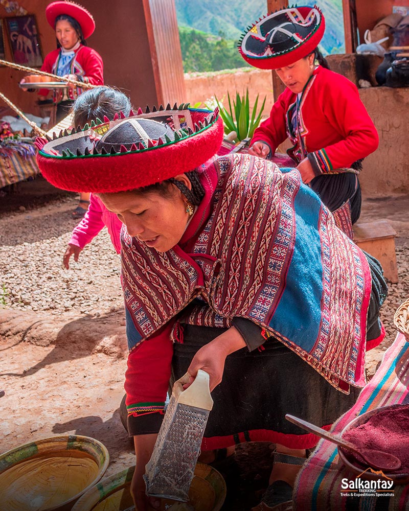 Os segredos das técnicas antigas foram passados de mãe para filha no vilarejo de Chinchero.