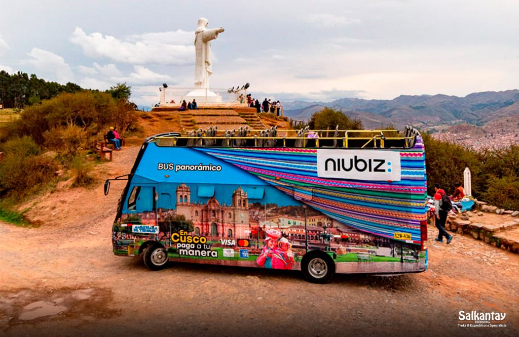 Tour panorâmico de ônibus