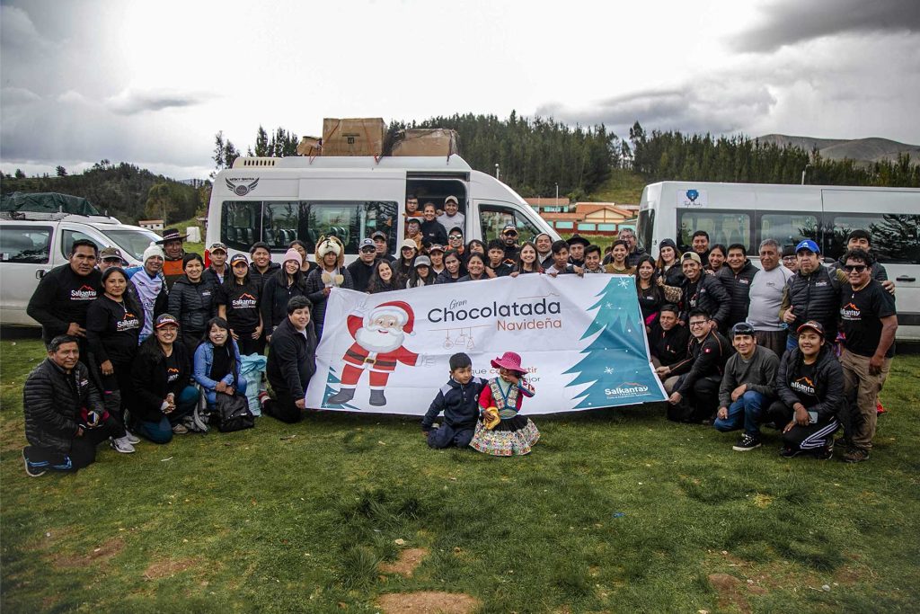 Chocolate quente natalino oferecido pela equipe da Salkantay Trekking
