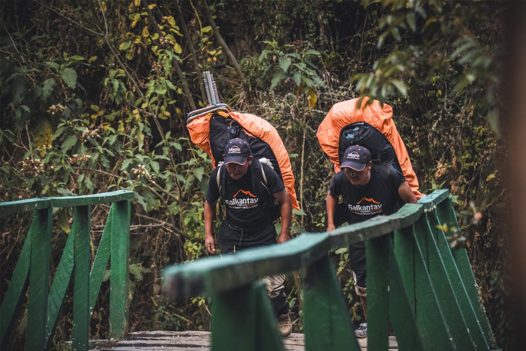 Dois carregadores na Trilha Inca