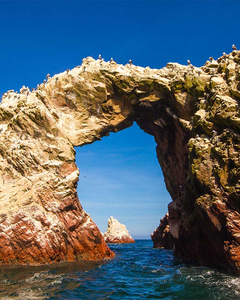 Arco natural nas Ilhas Ballestas, em Paracas