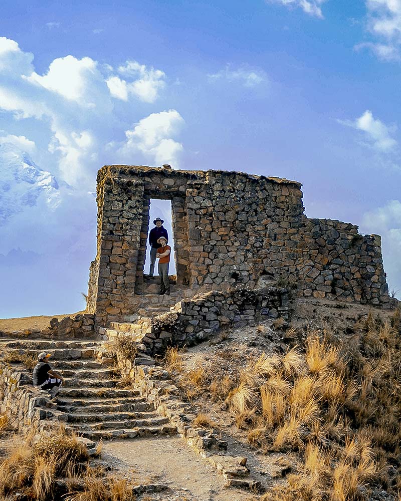 Turistas no Inti Punku, durante a caminhada pela Cantera Inca