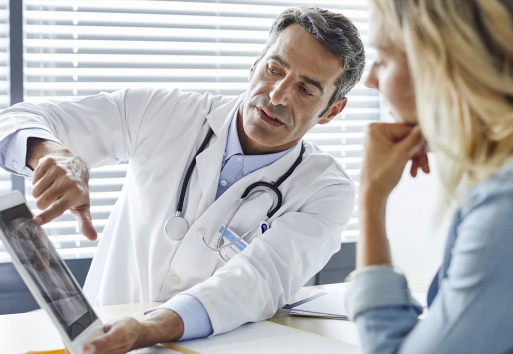 Consulta médica antes de uma caminhada