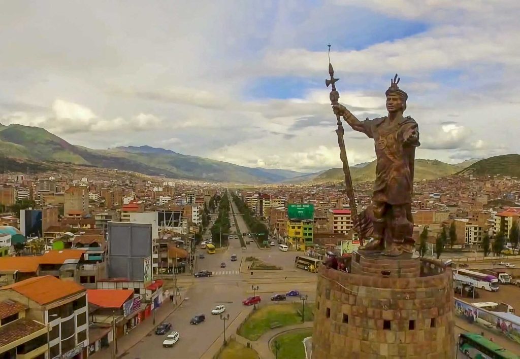 Monumento a Pachacutec em Cusco, incluído no Circuito II