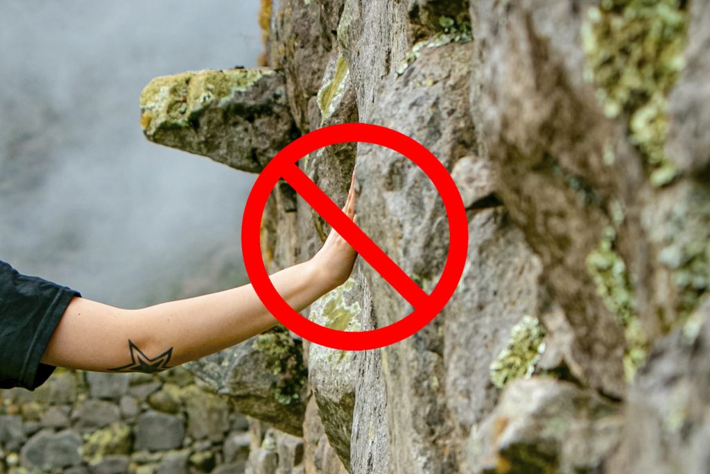 Não tocar nas muralhas incas de Machu Picchu