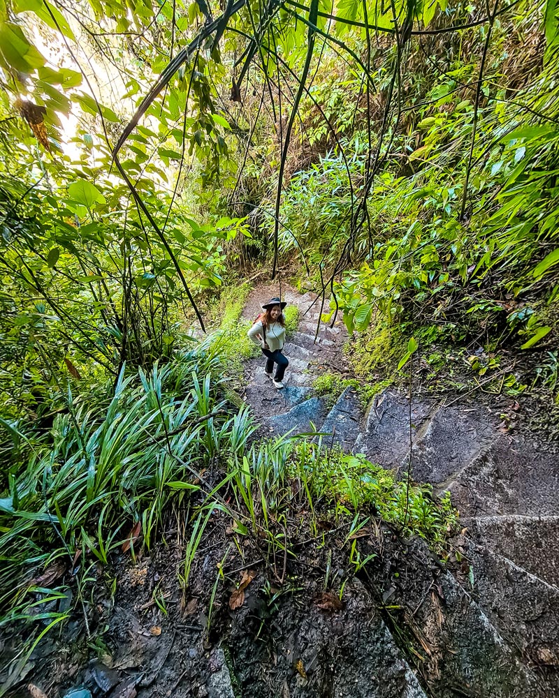 Turista na rota de trilha de Machu Picchu