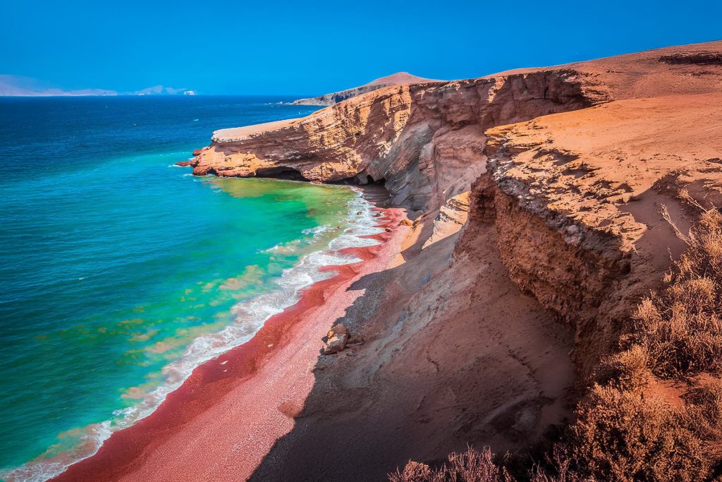 A praia vermelha de Paracas