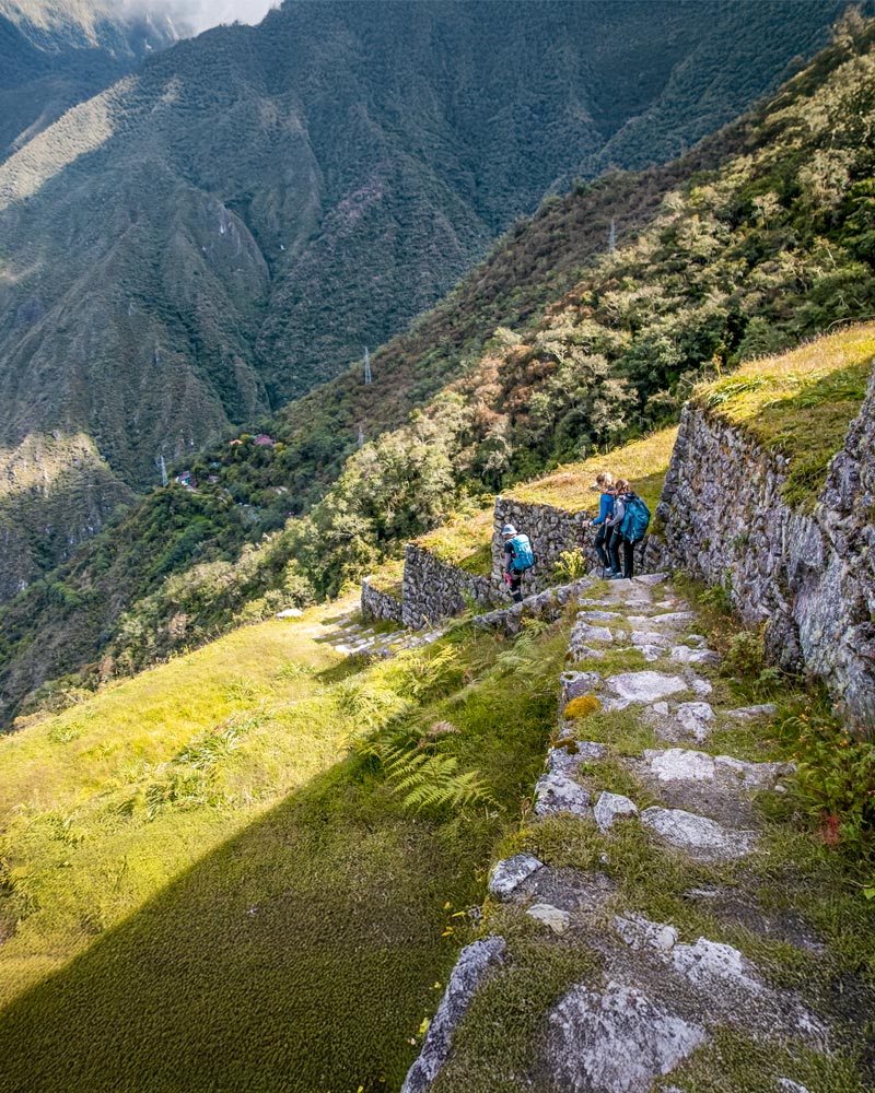 Turistas na rota do Caminho Inca