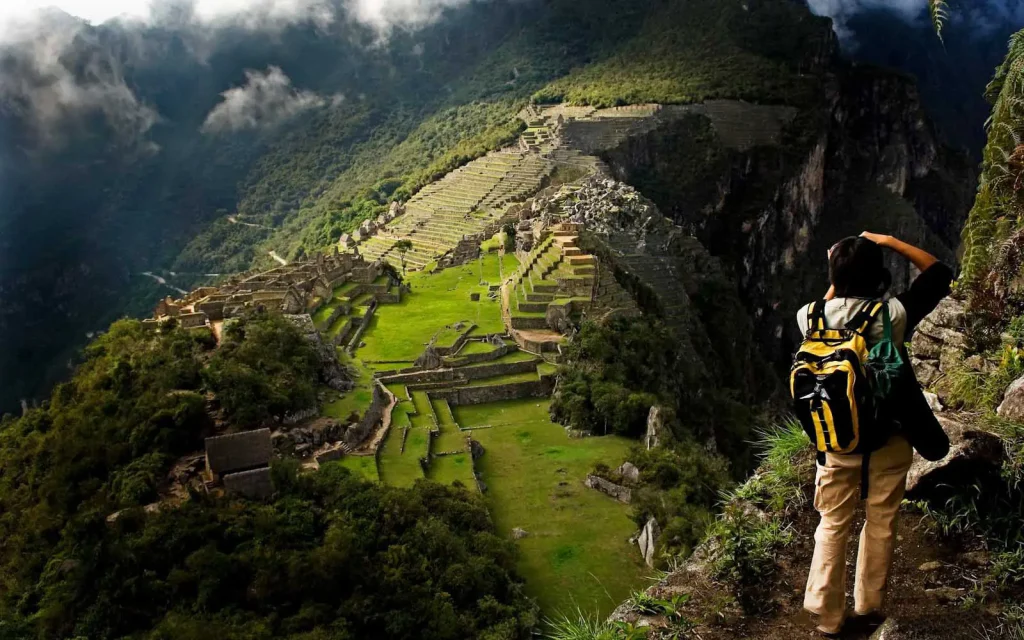 Vista panorâmica na montanha Huchuy Picchu com o ingresso 3 de Machu Picchu