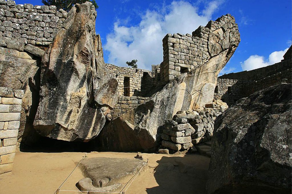 Foto do Templo do Condor em Machu Picchu