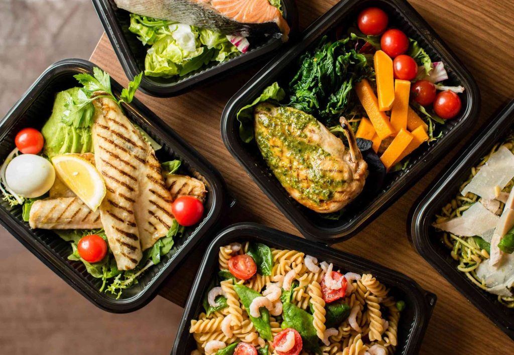 Refeições ricas em proteínas para caminhadas e exercícios físicos