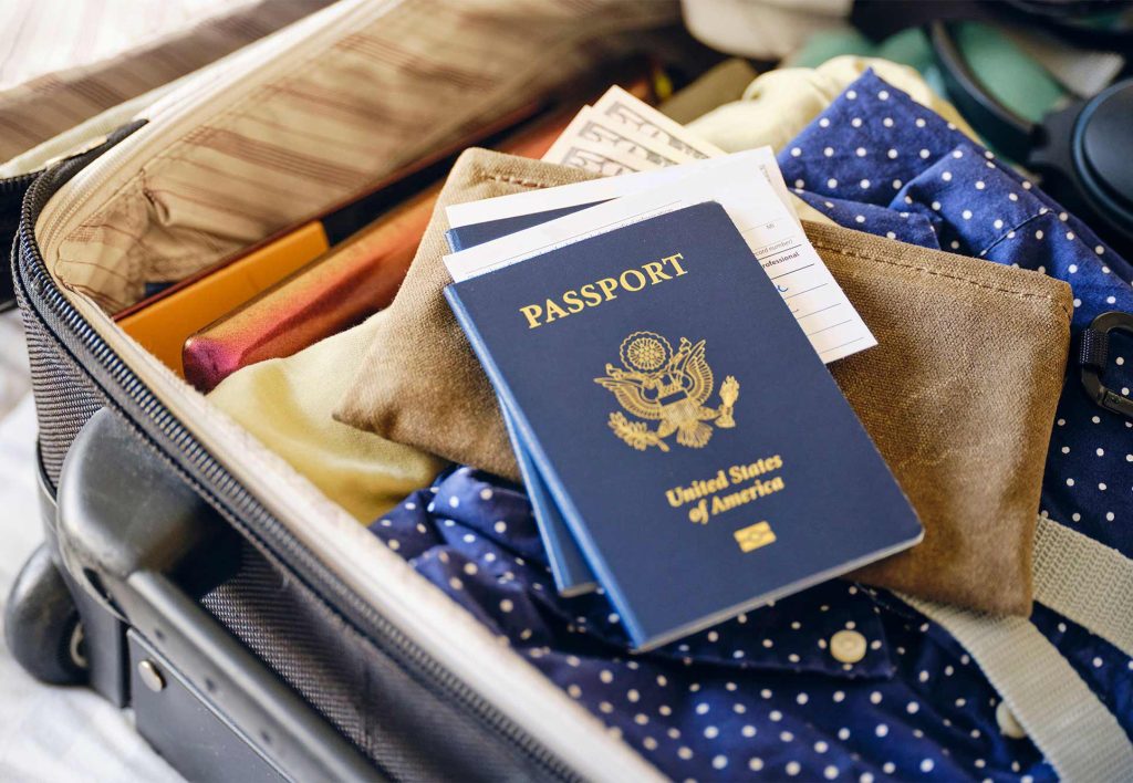 Passaporte na mala, pronto para viajar para o Peru