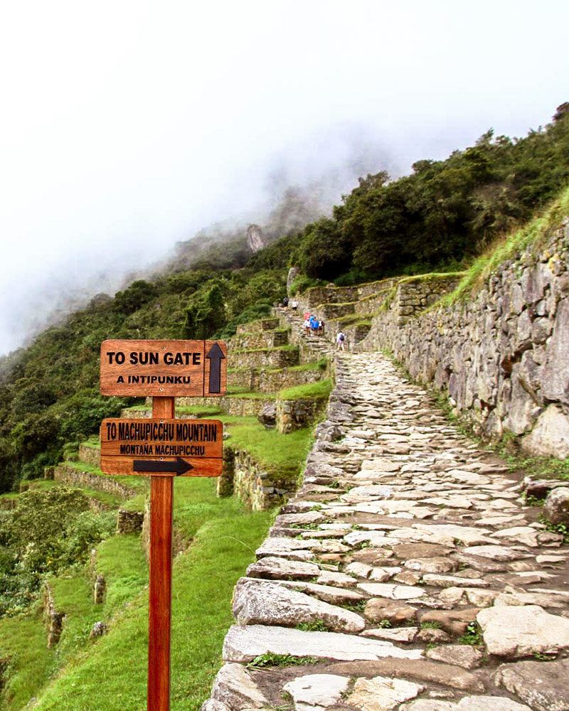 Caminho que leva de Machu Picchu a Inti Punku