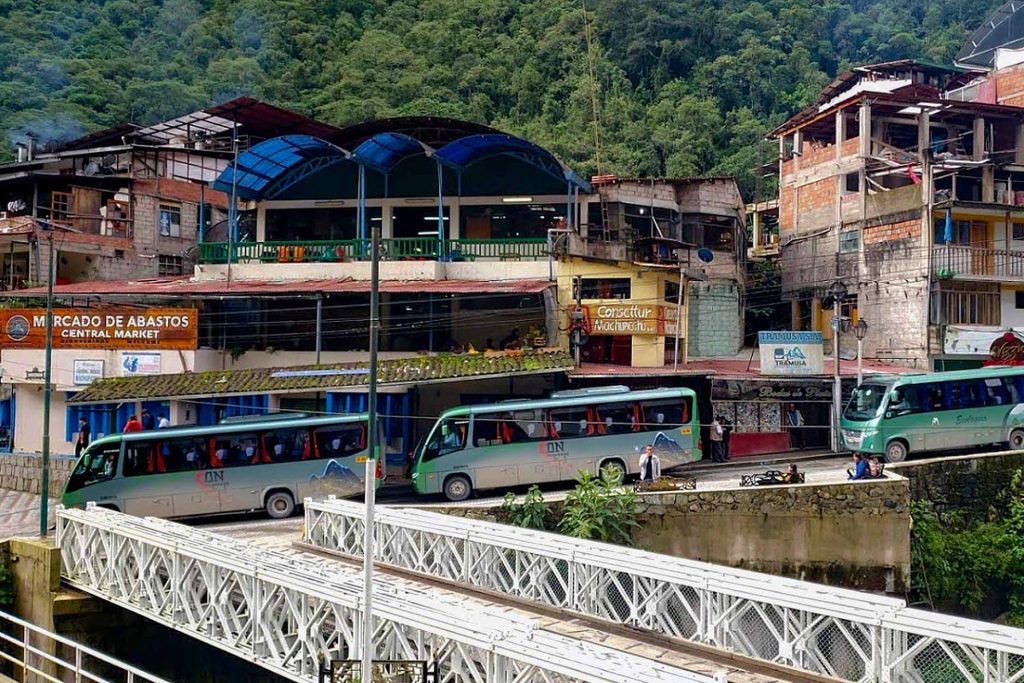 Mercado central em Águas Calientes