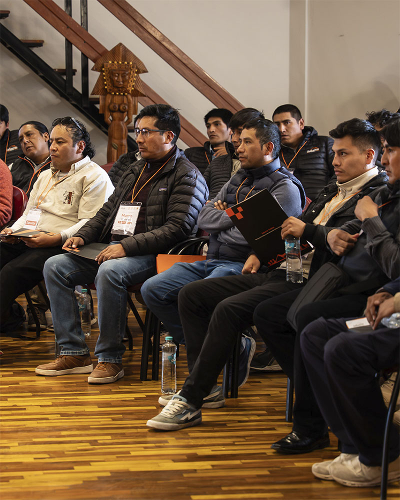 Formação para guias turísticos do Salkantay Trekking na Direção Regional de Turismo e Comércio Exterior - Gercetur