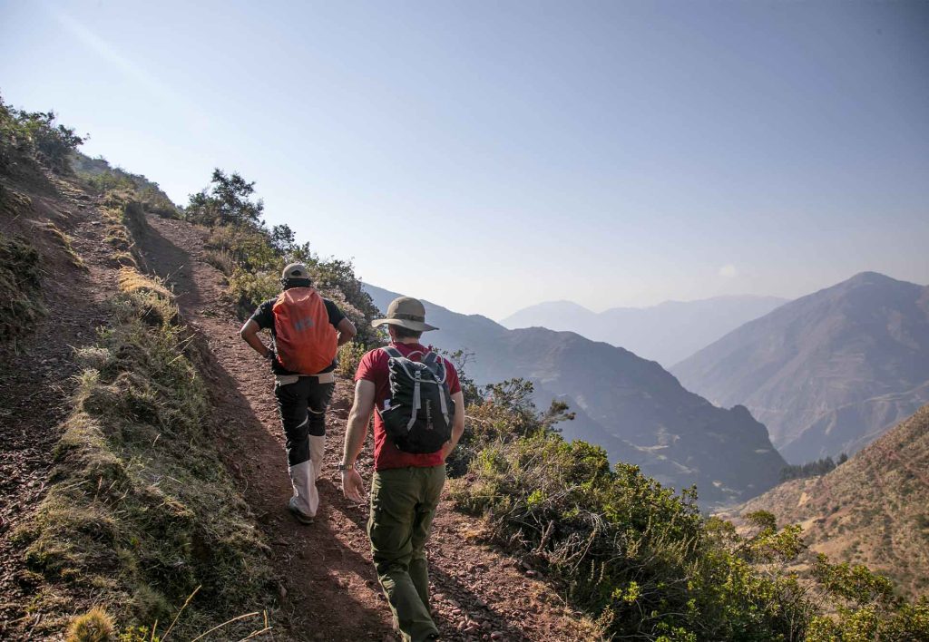 Caminho da pedreira do Inca ao pôr do sol em Ollantaytambo, Cusco, Peru