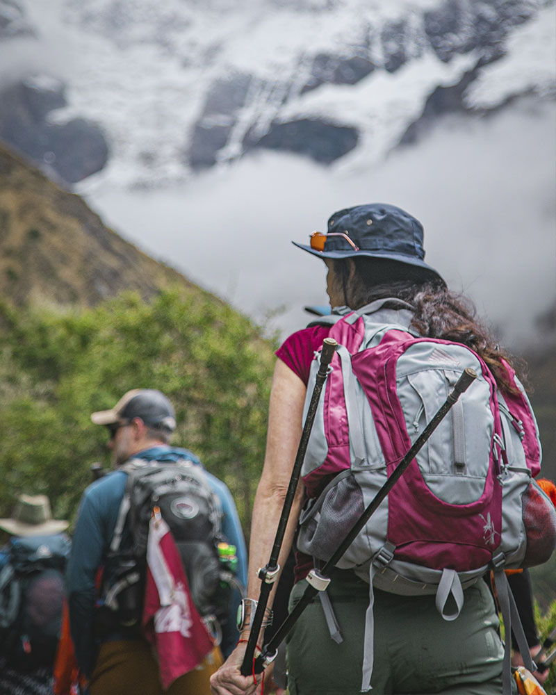 Mochila de trekking feminina para a Caminhada Salkantay, com 30 litros