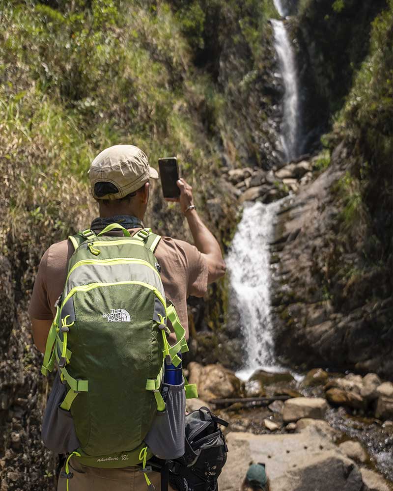 Mochila de trekking masculina para a Caminhada Salkantay, com 35 litros