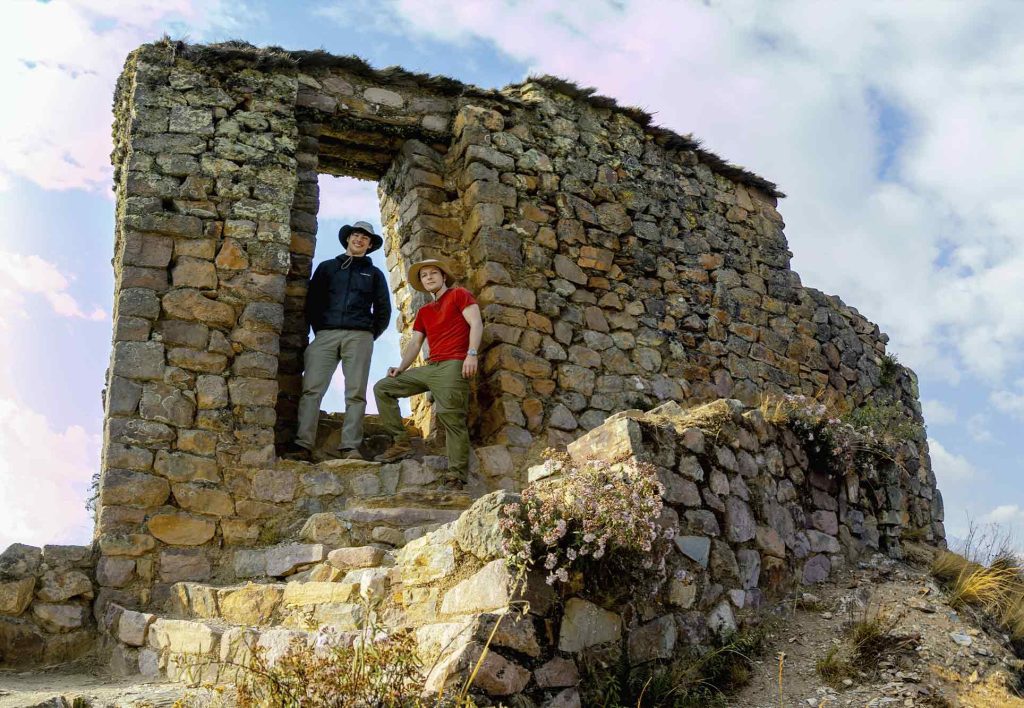 Turistas no Inti Punku de Ollantaytambo, rota Pedreira Inca, dia 2