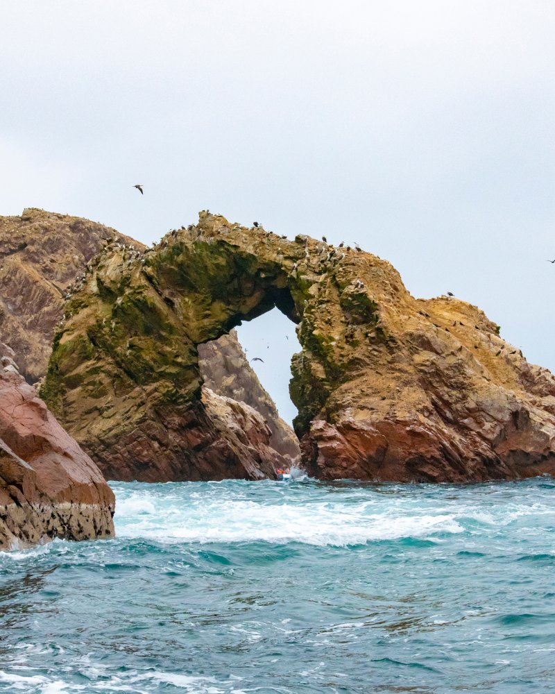 Arco natural nas Ilhas Ballestas, em Paracas