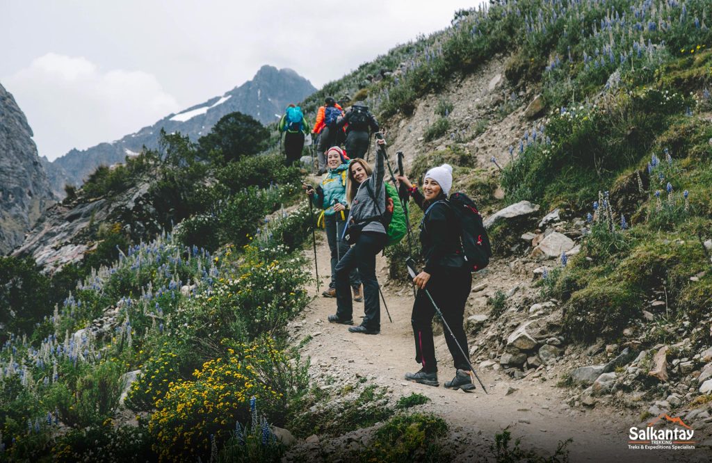 Caminhar pelas montanhas andinas