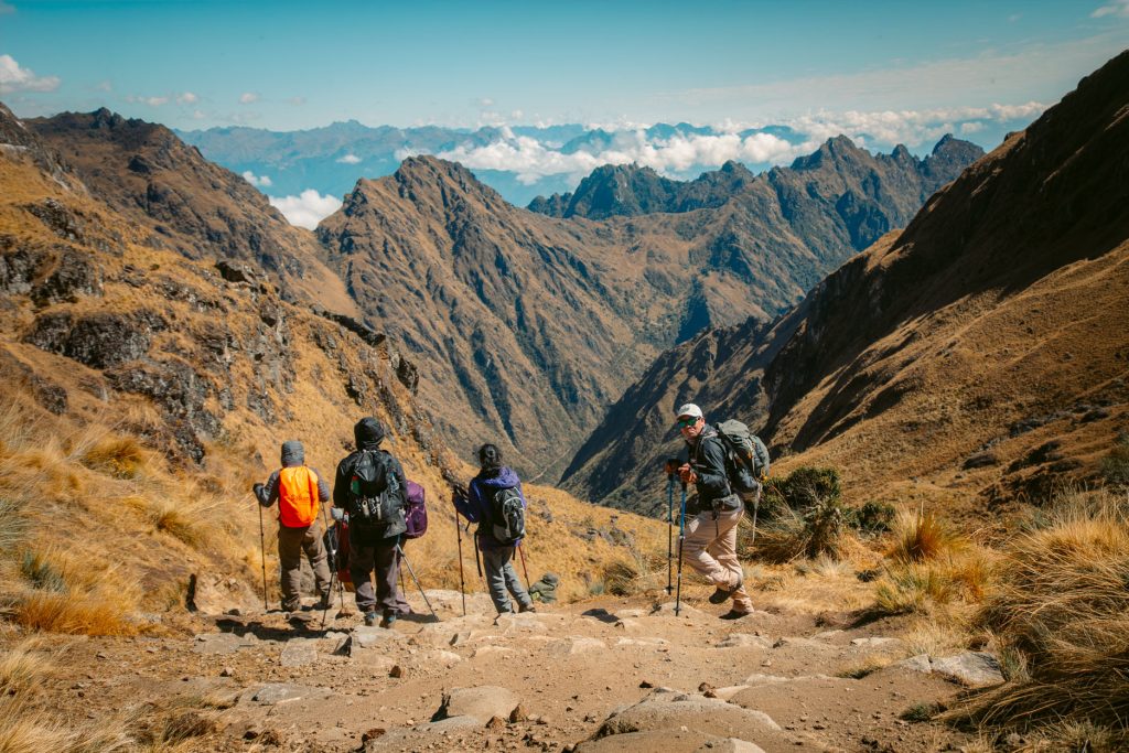 Grupo de turistas no ponto mais alto da Trilha Inca.