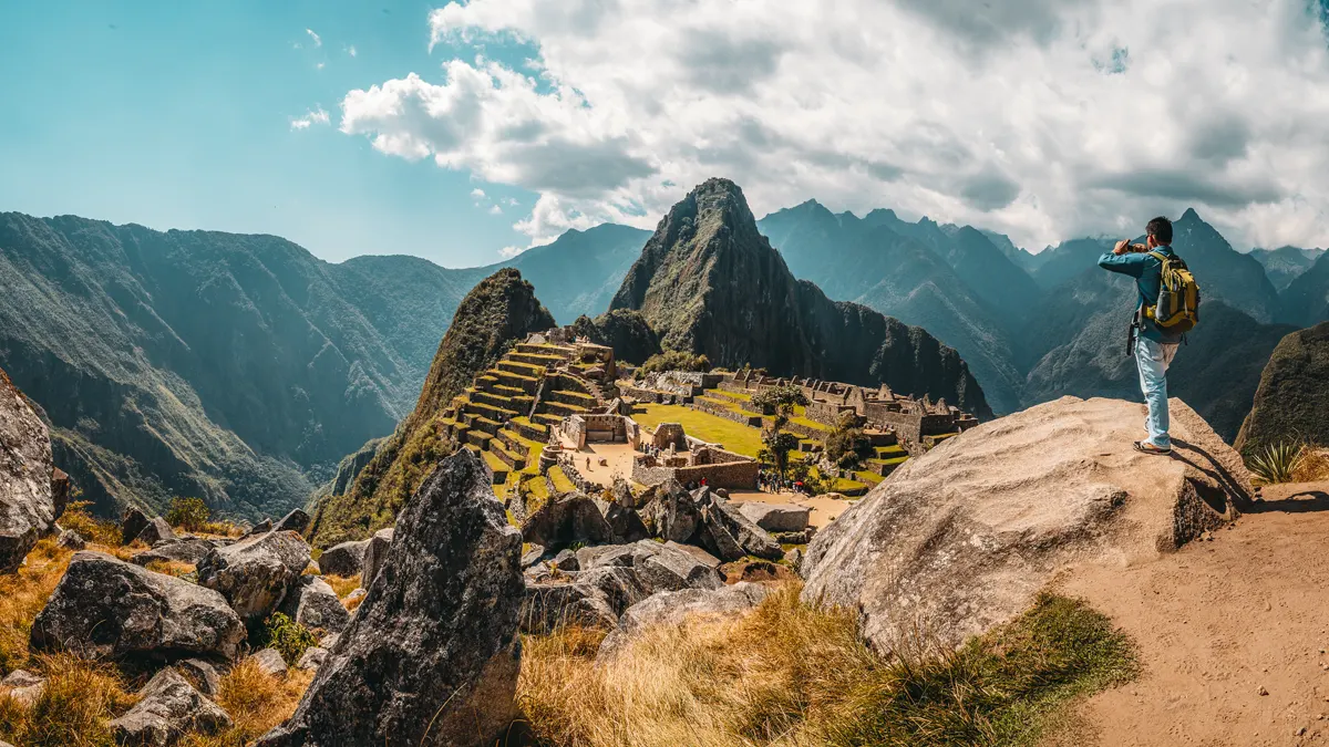 Explore a incrível Machu Picchu.