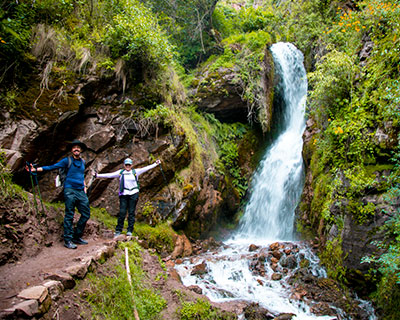 Cachoeiras refrescantes e história inca nas Cataratas Perolniyoc