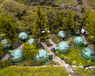 Acampamento particular Jungle Domes em Lucmabamba