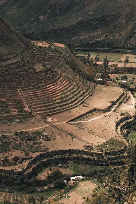 Vista panorâmica do sítio arqueológico de Llactapata